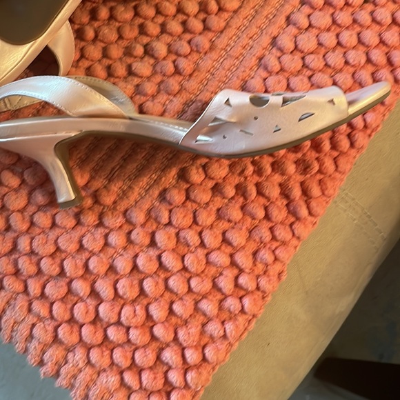 sonata 7 1/2 heeled shoes a nudeish peachish in color bran new never worn - Picture 6 of 11